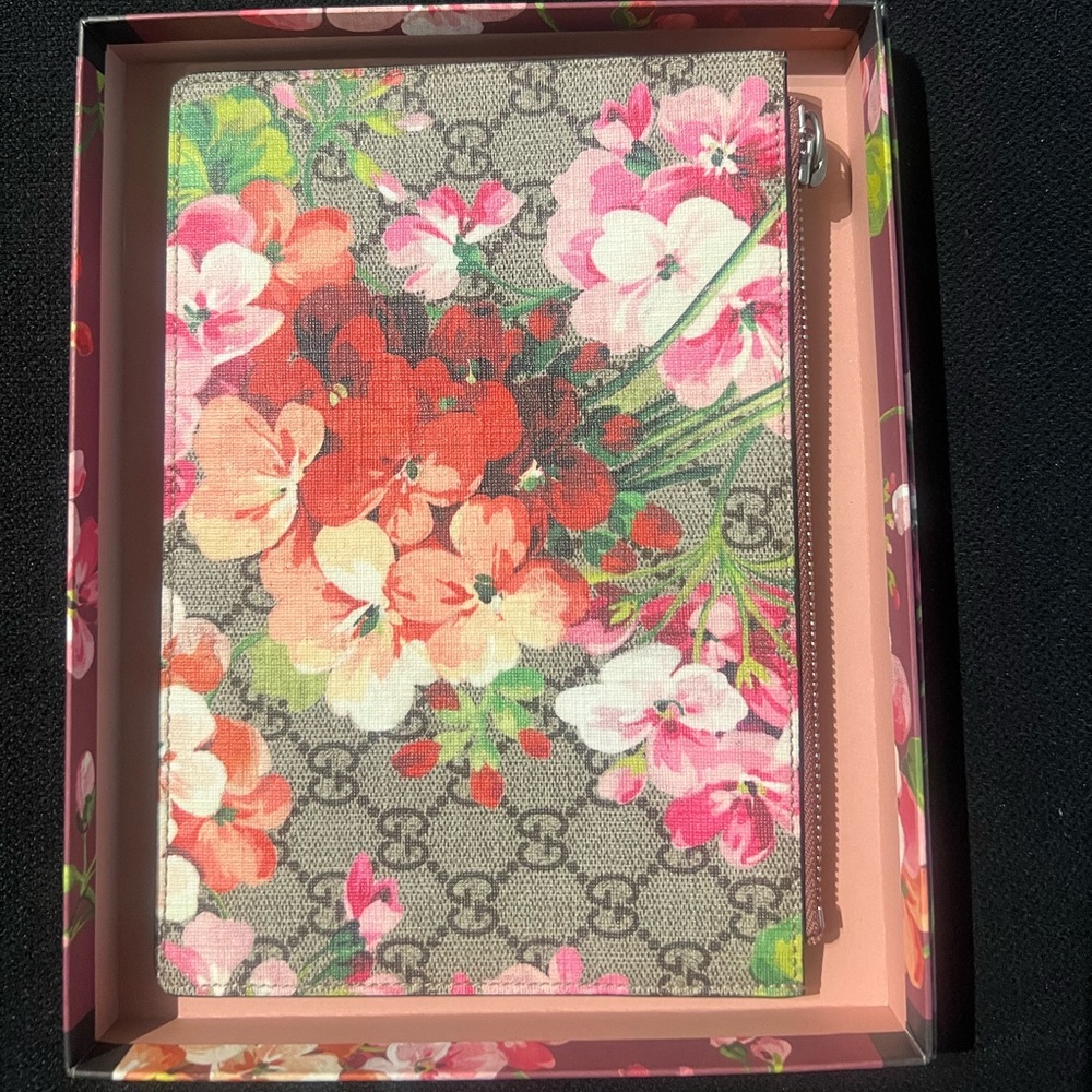 Gucci GG Supreme Bloom Floral Clutch w/ Box - Picture 5 of 5